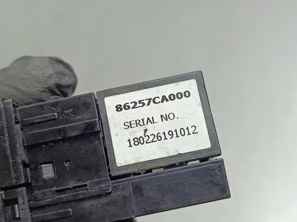 Prise USB Toyota GT86 OEM 86257CA000 image 4