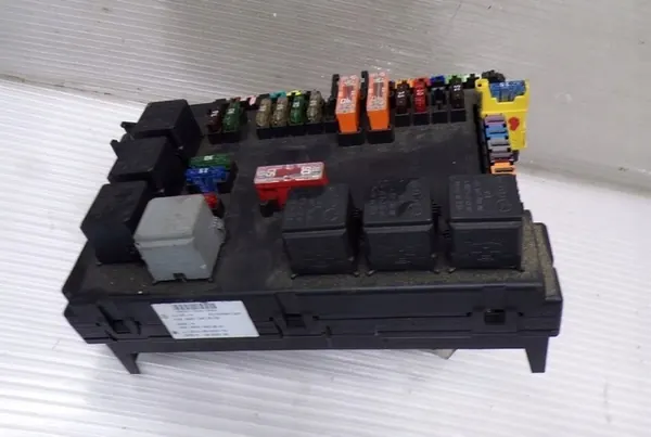 Módulo de Caja de Fusibles Mercedes W221 A2215403550 image 2