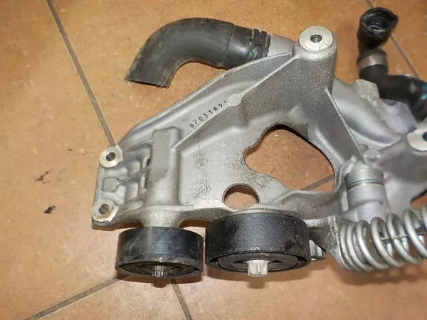 MERCEDES A W176 B W246 CLA GLA Engine Mount A6512011709 image 2