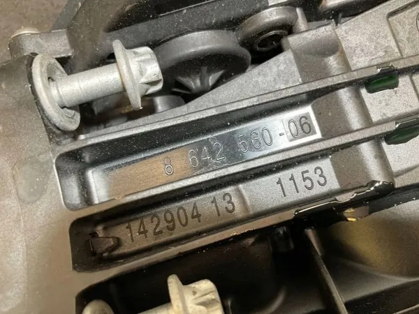 BMW termostaatin kotelo OEM 1153 2.0L 2020 image 3