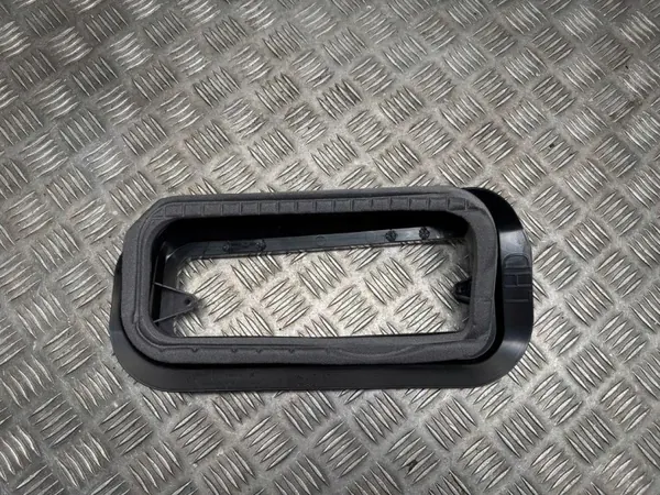 BMW X7 G07 Motorraumteil OEM 9389366 image 2