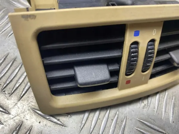 Grelha ventilação traseira BMW 3 E90 OEM 6932024 - Usado image 4