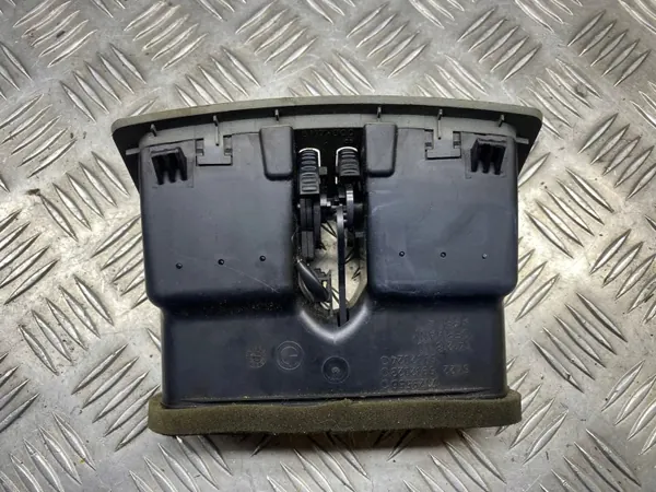 Grelha ventilação traseira BMW 3 E90 OEM 6932024 - Usado image 7