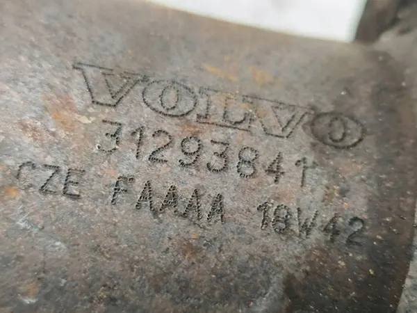 Volvo XC60 2019 Braçadeira de escape image 6