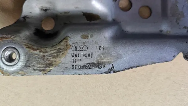Soporte de guardabarros derecho AUDI A3 8P 8P0821136A image 3