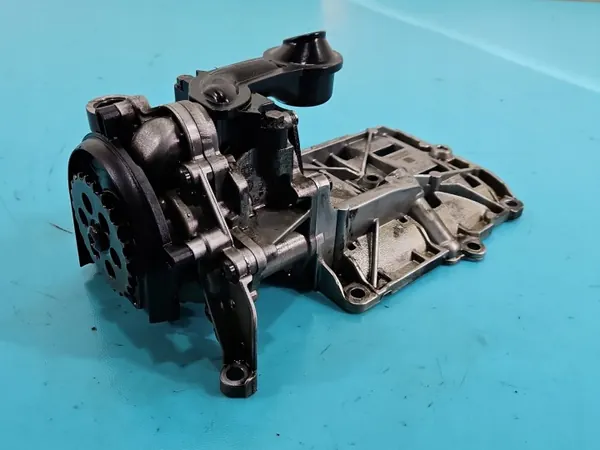 Pompe à huile d'occasion OEM 7810823 pour BMW F30 2.0D image 2