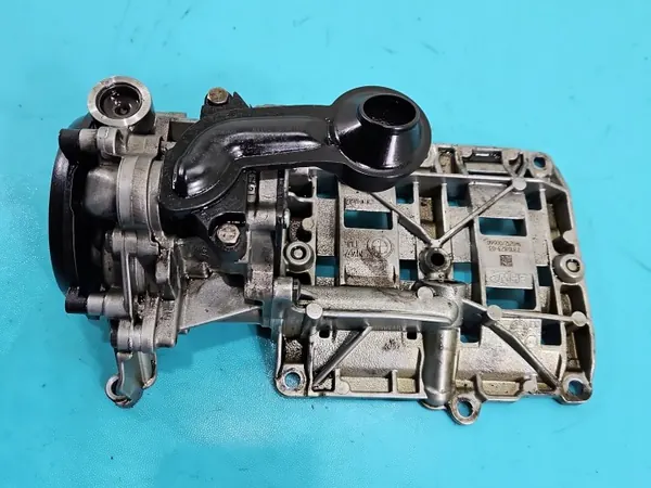Pompe à huile d'occasion OEM 7810823 pour BMW F30 2.0D image 3