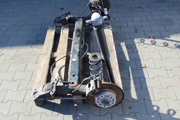 Suspension poutre arrière SEAT Leon III FR OEM 5Q0501049E image 4