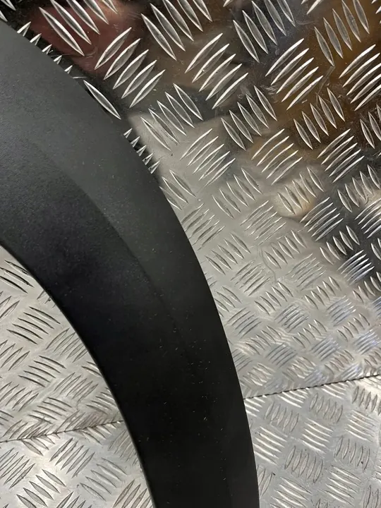 Oikean etulokasuojan trimmi Dacia Spring 638128275R image 3