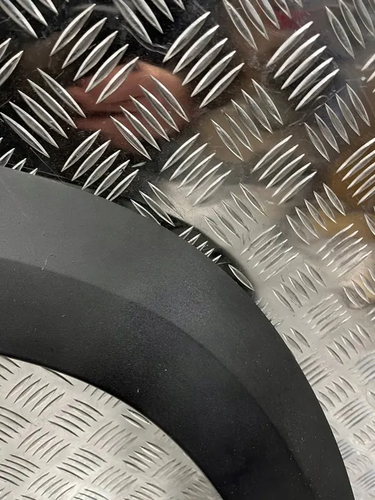 Oikean etulokasuojan trimmi Dacia Spring 638128275R image 4