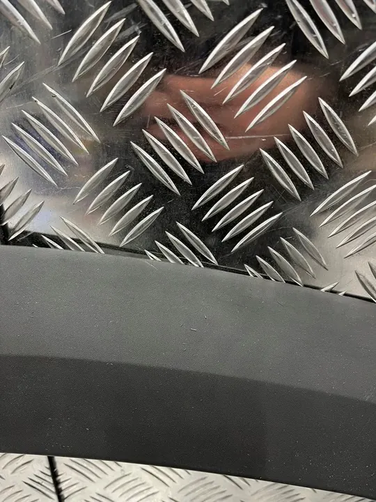 Oikean etulokasuojan trimmi Dacia Spring 638128275R image 6