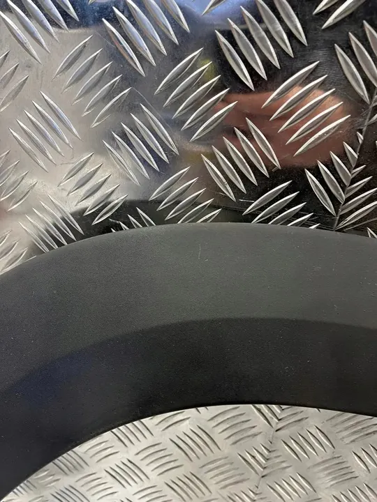 Oikean etulokasuojan trimmi Dacia Spring 638128275R image 7