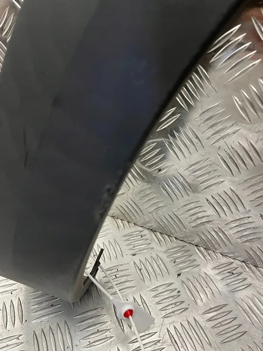 Oikean etulokasuojan trimmi Dacia Spring 638128275R image 9