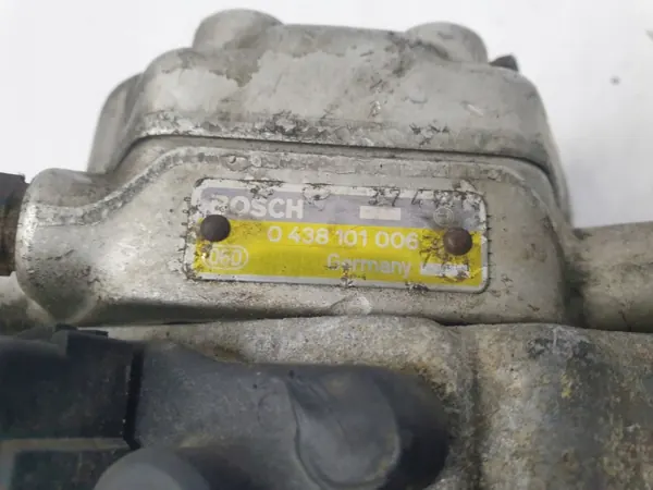 Distribuidor de combustível OEM 0438121013 para Audi 100 C image 5