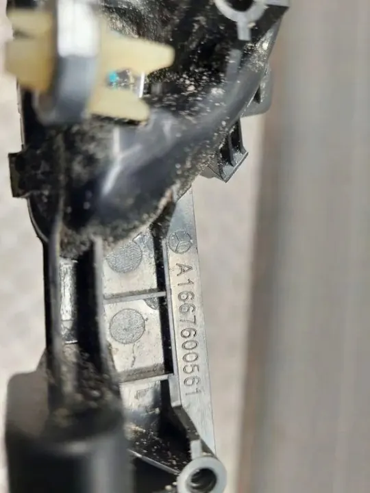 OEM A1667600561 Vänster bakdörrhandtag - Mercedes GLS image 3