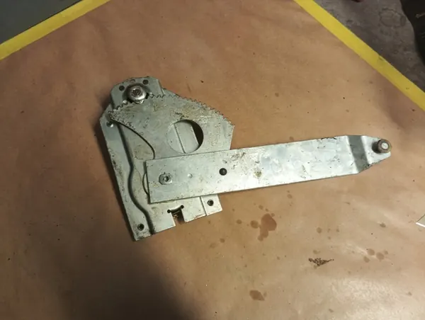 OEM 8941811 Linker achterraamregelaar Opel Rekord image 2