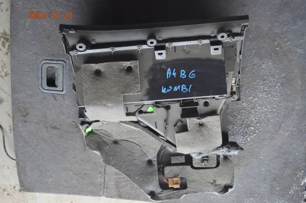 Compartiment tableau de bord complet OEM E1857035 Audi A4 image 2