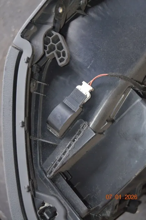 Compartiment tableau de bord complet OEM E1857035 Audi A4 image 9