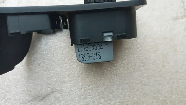 Volkswagen Spiegel Schalter Vorne Links image 3