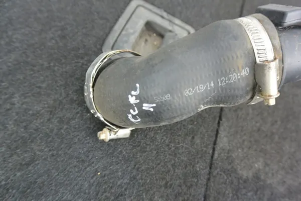 VW Passat CC B7 2.0 TDI Intercooler-Rohr OEM image 2