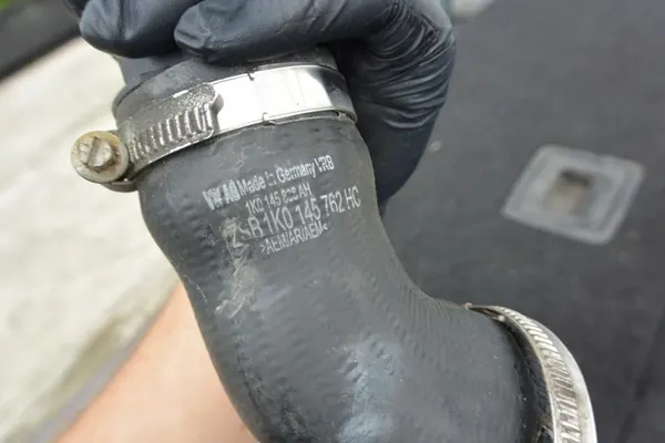 VW Passat CC B7 2.0 TDI Intercooler-Rohr OEM image 7