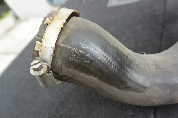 VW Passat CC B7 2.0 TDI Intercooler-Rohr OEM image 8