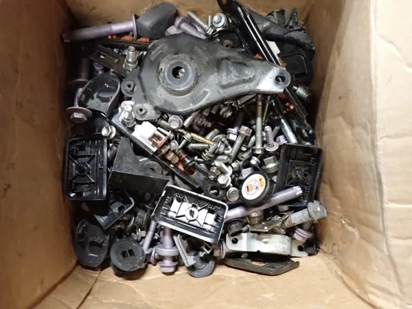 Ruuvit Mutterit Aluslevyt Toyota Sienna XL40 2021- OEM fgdfgdfgbnabc image 2