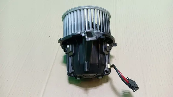 Audi A4 (B8) 2008- Ventilador Interior 8K1820021C 8K1820021B image 2