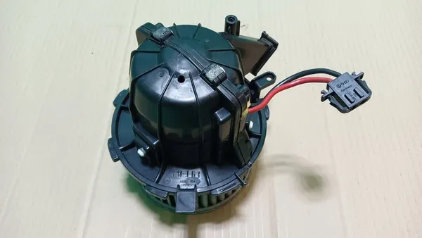 Audi A4 (B8) 2008- Ventilador Interior 8K1820021C 8K1820021B image 6