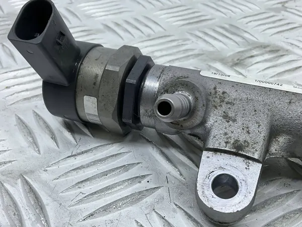 Régulateur pression carburant OEM 03L130089 VW image 3