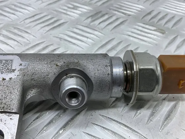 Régulateur pression carburant OEM 03L130089 VW image 4