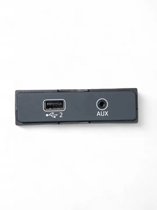 Enchufe USB AUX Audi OEM 8W0035708 - Usado image 4