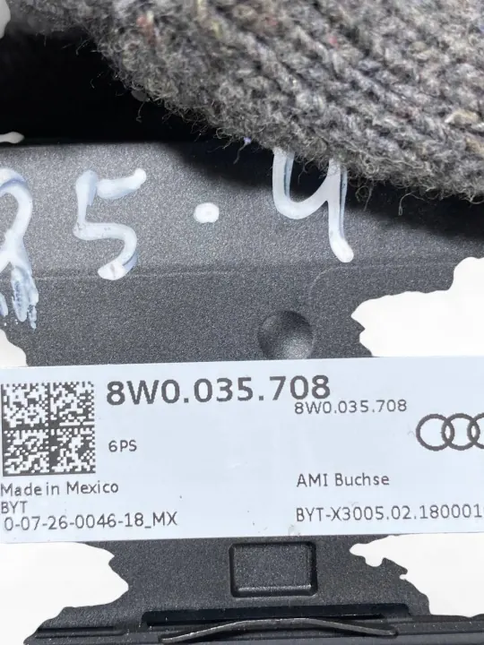 Enchufe USB AUX Audi OEM 8W0035708 - Usado image 5