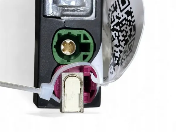 Enchufe USB AUX Audi OEM 8W0035708 - Usado image 7