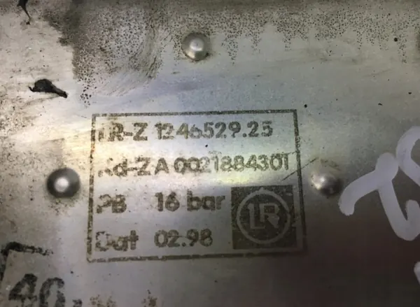 Refroidisseur d'huile moteur Mercedes-Benz OEM 0021884301 image 4