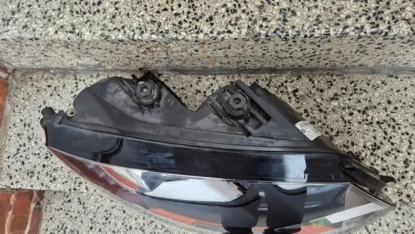 Volkswagen OE 7N1941752B Farol Dianteiro image 2