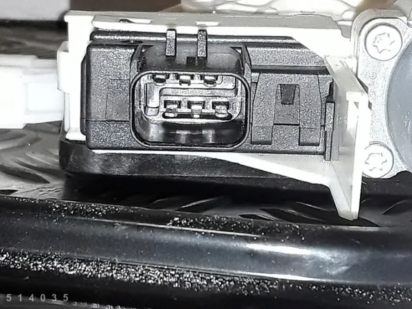Tesla Model Y Fönsterregulator OEM 013082306g image 7