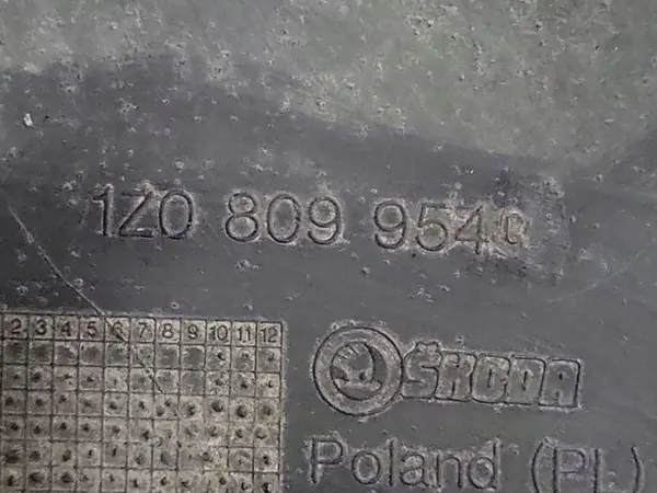 Eturengaslokasuoja oikea puoli Skoda Octavia Mk2 1Z0809954C image 5