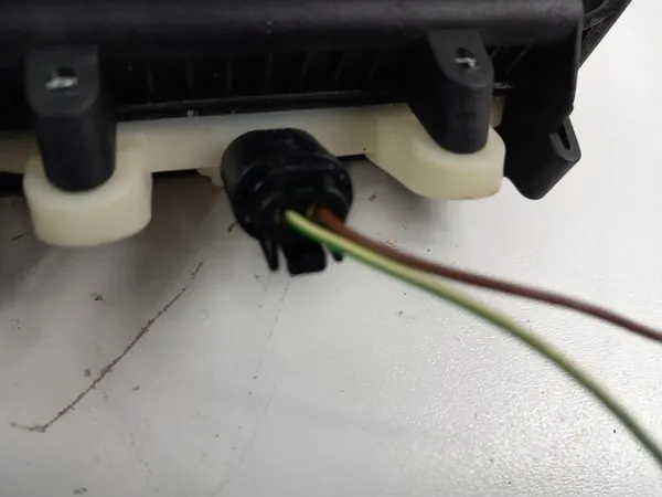 MERCEDES C-KLASS W204 AMG LIFT BAGAGELOK A2047500293 image 5