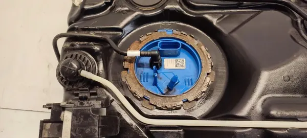 Skoda Karoq Polttoainesäiliö OEM 5Q0201020PQ image 3