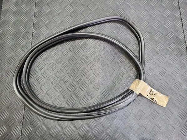 Joint de Capot Porsche OEM USZCZELKA MASKI 987 - Occasion image 2