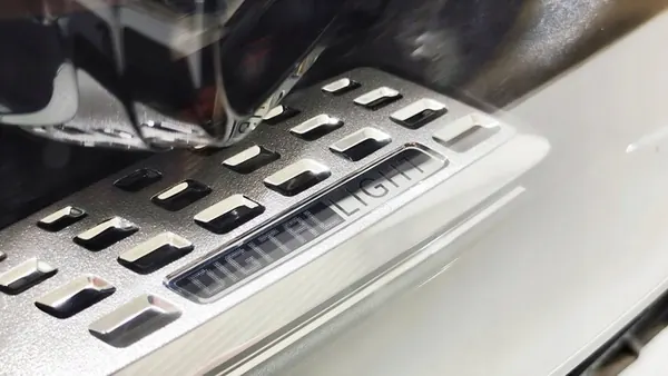 Mercedes-Benz C-Klasse W206 Digitale Licht A2069063003 image 6