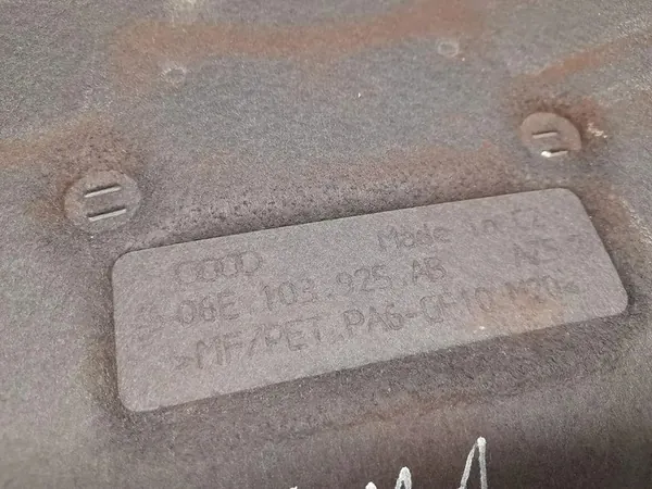 Couvercle supérieur moteur Audi Q7 4M 06E103325AB image 3