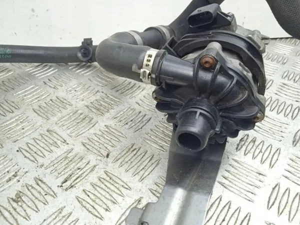 BMW F10 M5 M6 Elektrisk kylvätskepump OEM 2284291 image 3
