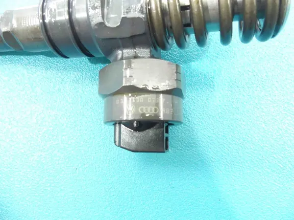 Injecteur VW Golf IV Bora 1.9 TDI image 4