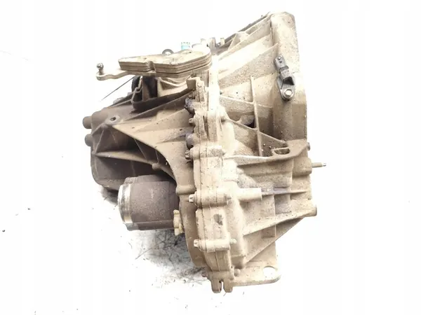 Nissan Qashqai 1.5 dCi Manuaalivaihteisto image 3