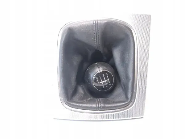 Pomo de mudanças Audi TT OEM 8L0711184B - Usado image 2
