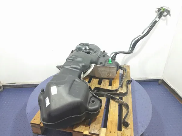 Audi Q7 II Kraftstofftank OEM 4M0201021EC - Gebraucht image 4