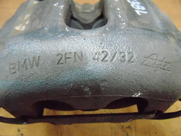 Étrier de frein avant gauche BMW E38 OEM 42/32 image 4