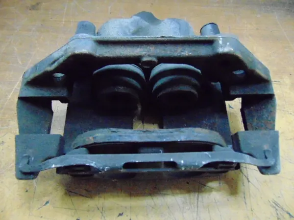 Étrier de frein avant gauche BMW E38 OEM 42/32 image 6